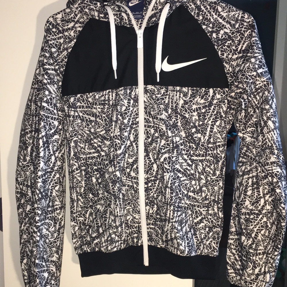 NIKE WINDBREAKER🖤